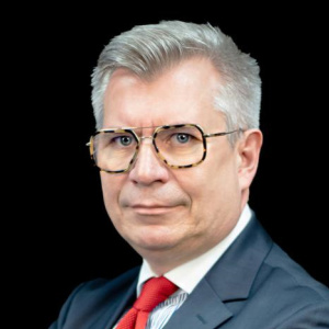 dr Paweł Wdówik 