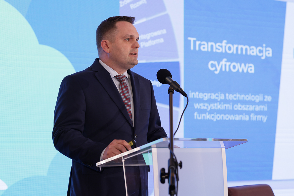 Wsparcie zrównoważonego rozwoju przy pomocy transformacji cyfrowej” Mateusz Buczkowski